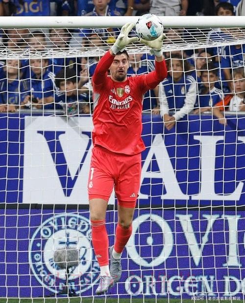 库尔图瓦:丢球有些愚蠢 三对一还被对手射门得分 库尔图瓦:丢球有些愚蠢 三对一还被对手射门得分